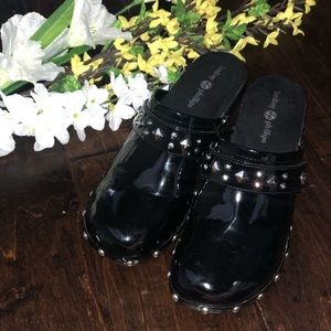 Lindsay Phillips Snap Band Karin Black Clogs